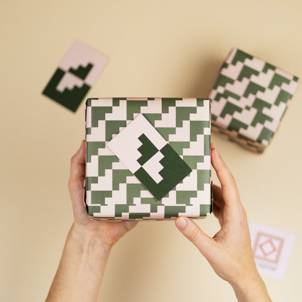 gift wrapping & gift tag
