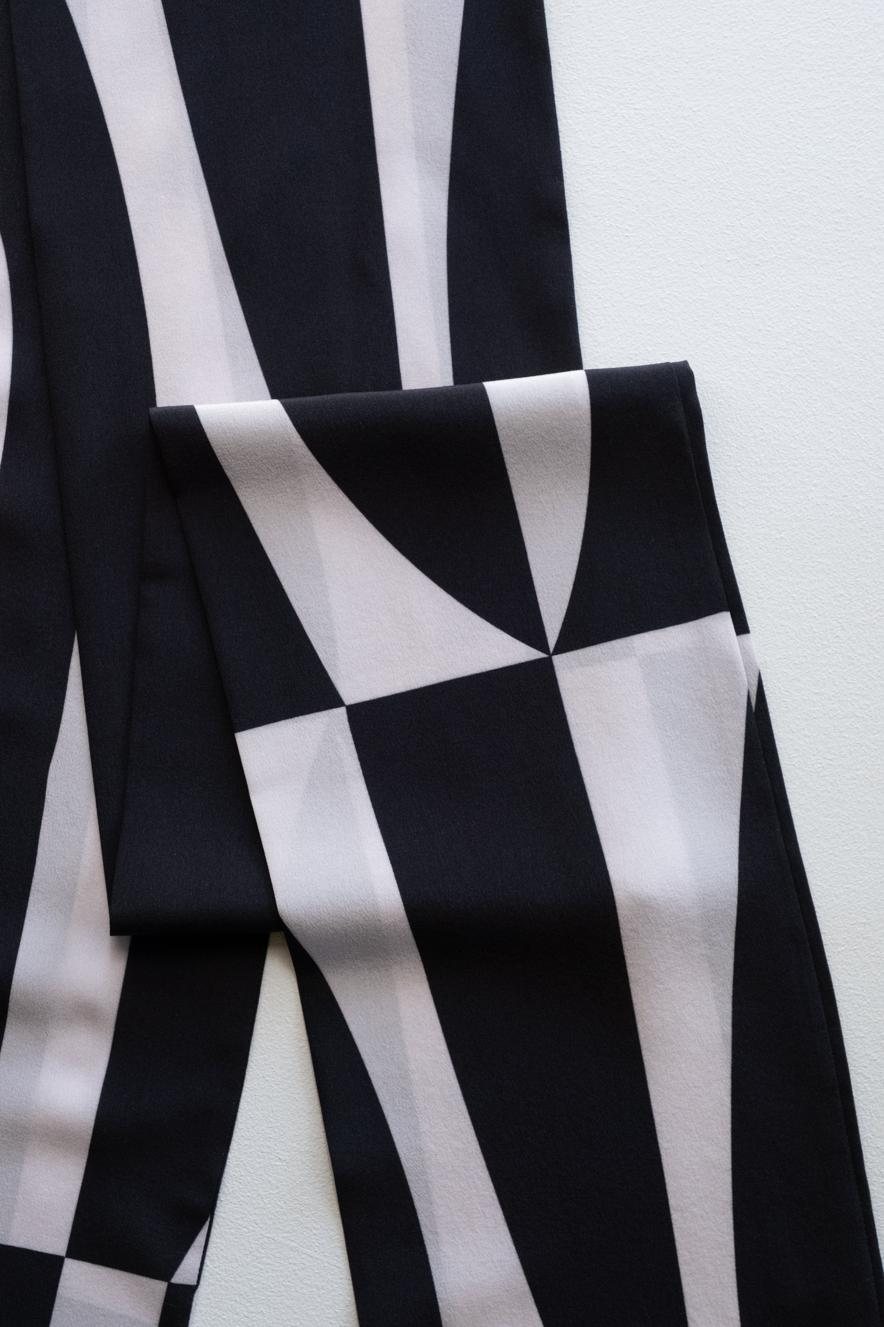 Sculpture Head/Neck Scarf - Short Length